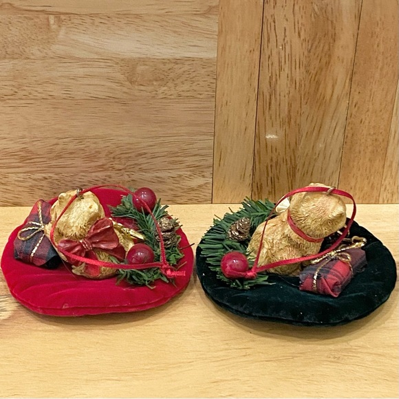 2 Vintage Cats Laying on Round Felt Mat Christmas Ornaments - Picture 6 of 9